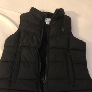 Girls vest size small 6-7 color black